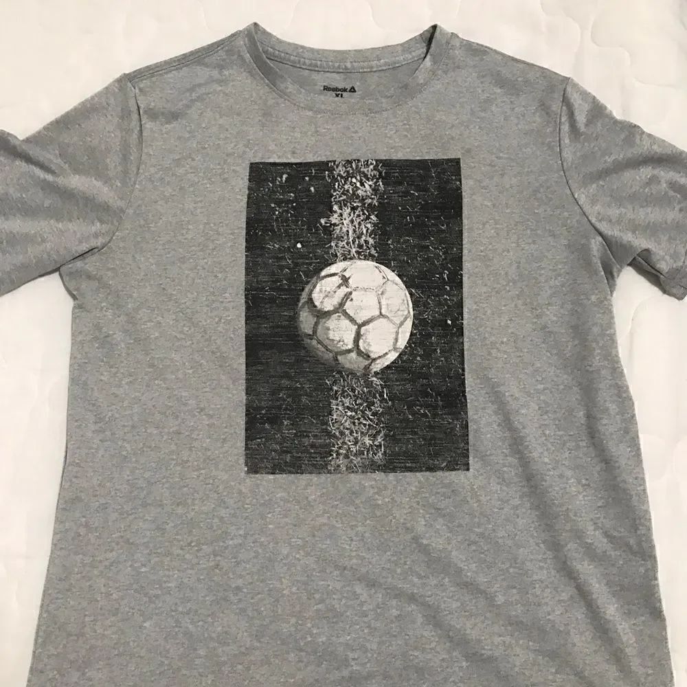 Reebok boys dri-fit T-shirt size 18